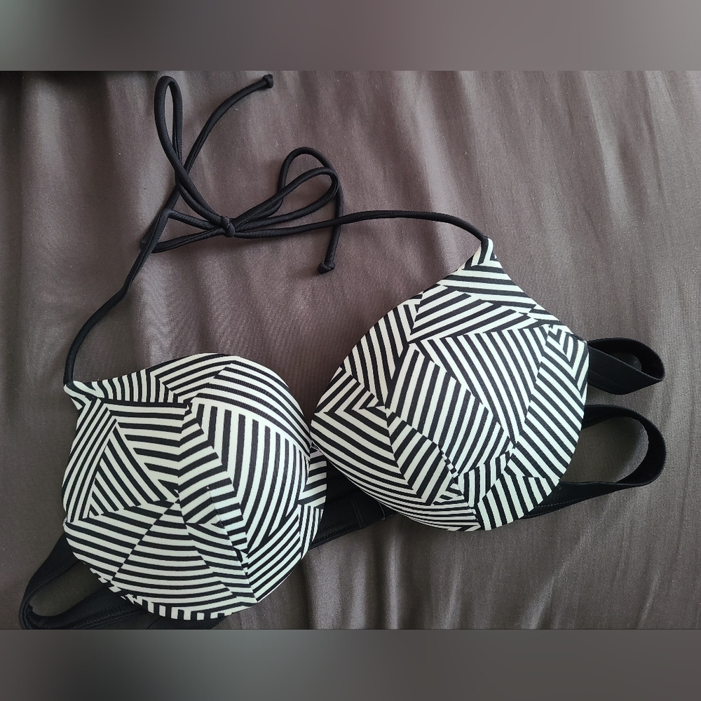 VS PINK Chic Black and White Geometric Bikini Top
